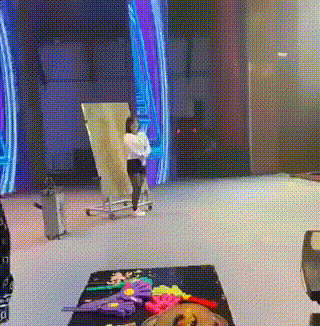 【今日爆笑动态图】要不咱带个头盔再练吧